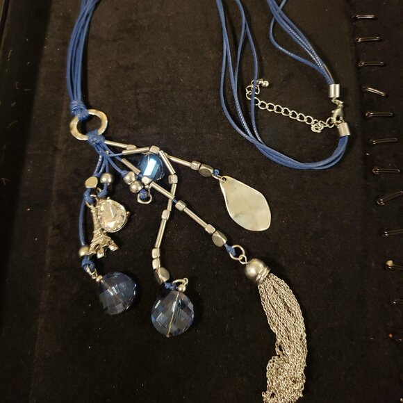 Stylish Charm Necklace with mini Eiffel Tower - Picture 4 of 6